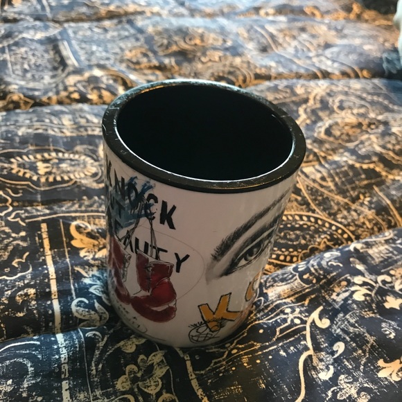 Knockout beauty brush holder. - Picture 4 of 4